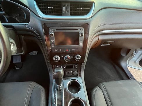 Used 2016 Chevrolet Traverse LT w/ Style and Technology Package image 16