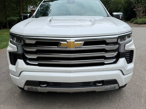 Used 2025 Chevrolet Silverado 1500 High Country w/ High Country Premium Package AWD/4WD image 5