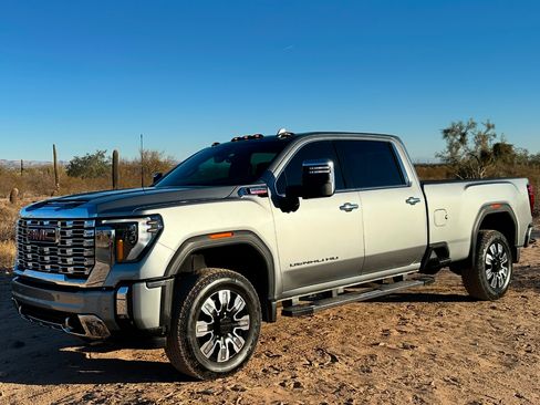 Used 2024 GMC Sierra 3500 Denali w/ Denali Reserve Package image 14