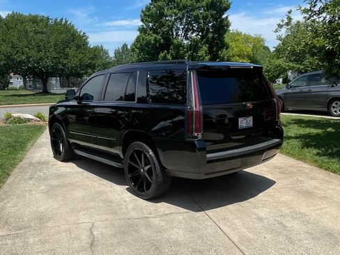 Used 2019 Cadillac Escalade Luxury image 8