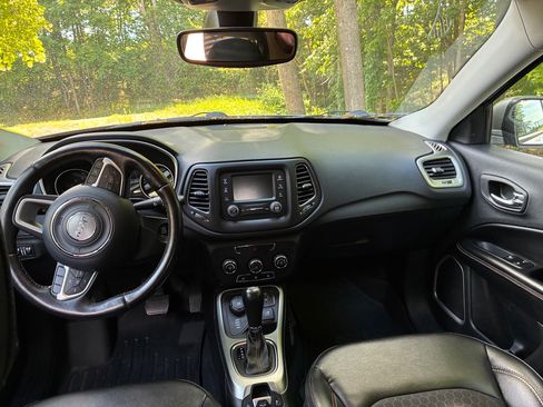 Used 2018 Jeep Compass Latitude w/ Cold Weather Group AWD/4WD image 8