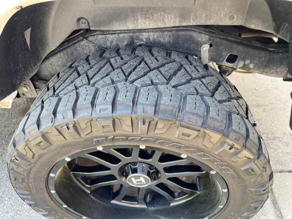 Used 2018 Jeep Wrangler Unlimited Sahara w/ Connectivity Group AWD/4WD image 9