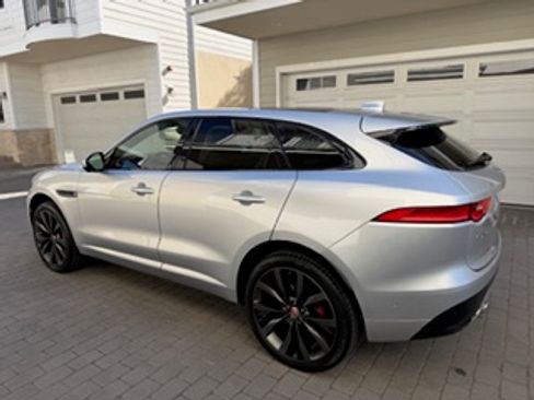 Used 2017 Jaguar F-PACE First Edition image 4