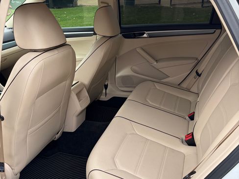 Used 2017 Volkswagen Passat 1.8T R-Line image 12