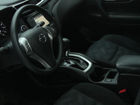 Used 2016 Nissan Rogue SV w/ SV Premium Package image 21