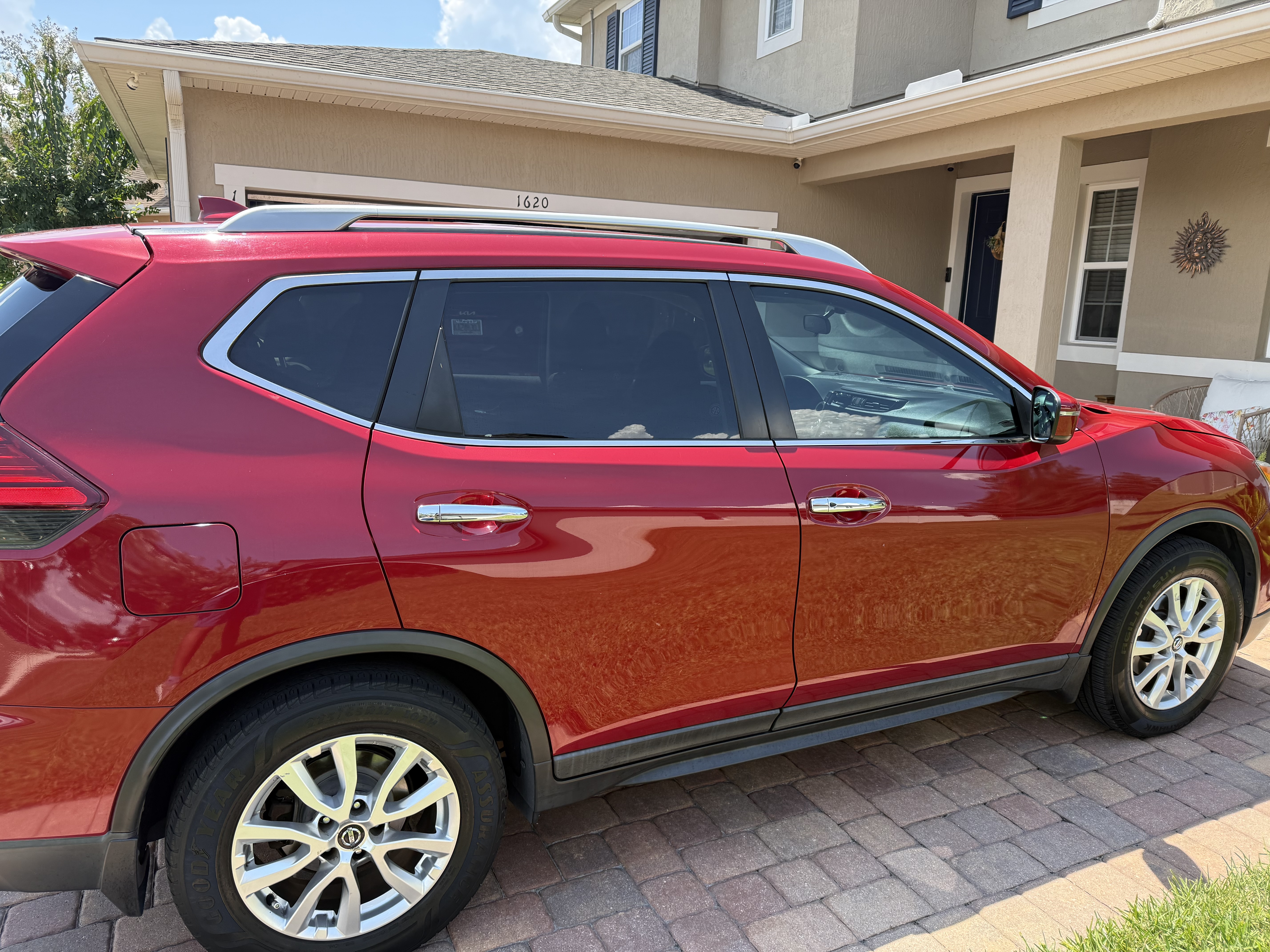 Used 2017 Nissan Rogue SV FWD image 9