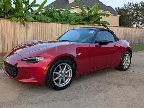 Used 2017 MAZDA MX-5 Miata Sport image 12