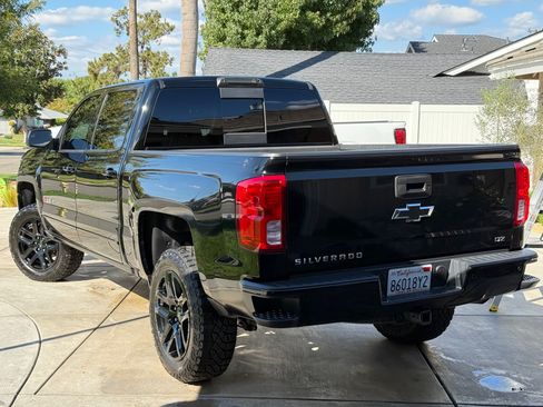 Used 2017 Chevrolet Silverado 1500 LTZ Z71 w/ Midnight Edition image 4