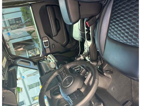 Used 2022 Jeep Wrangler Unlimited Sport image 6