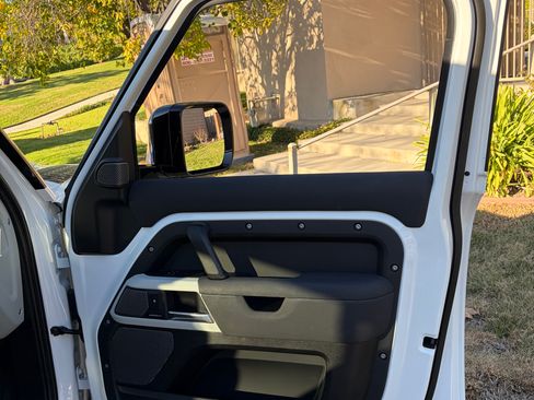 Used 2023 Land Rover Defender 110 S image 13