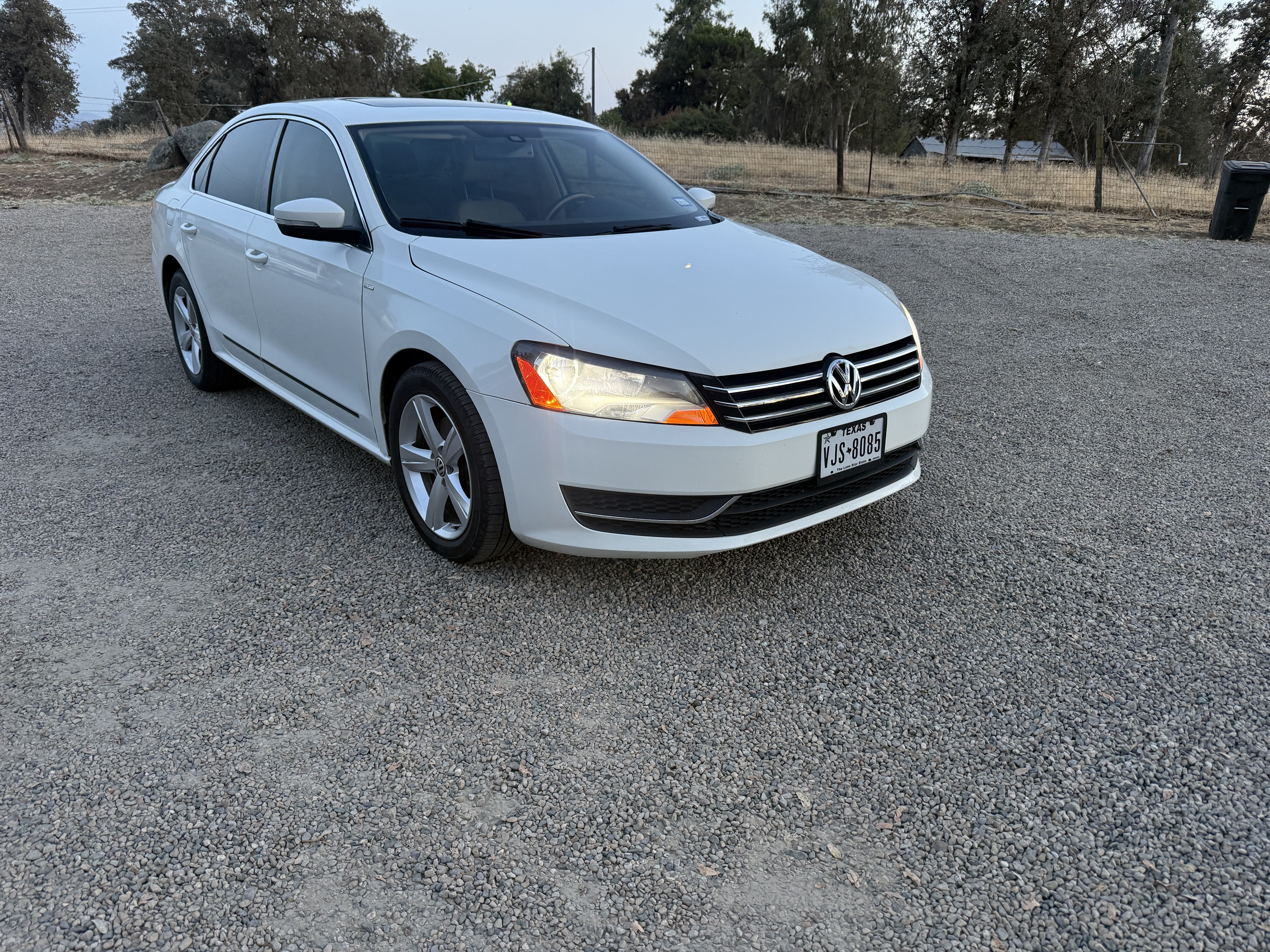 Used 2013 Volkswagen Passat 2.5 SE FWD image 1