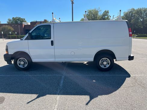 Used 2019 Chevrolet Express 3500 w/ Driver Convenience Package RWD image 16