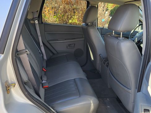 Used 2007 Jeep Grand Cherokee Laredo image 4