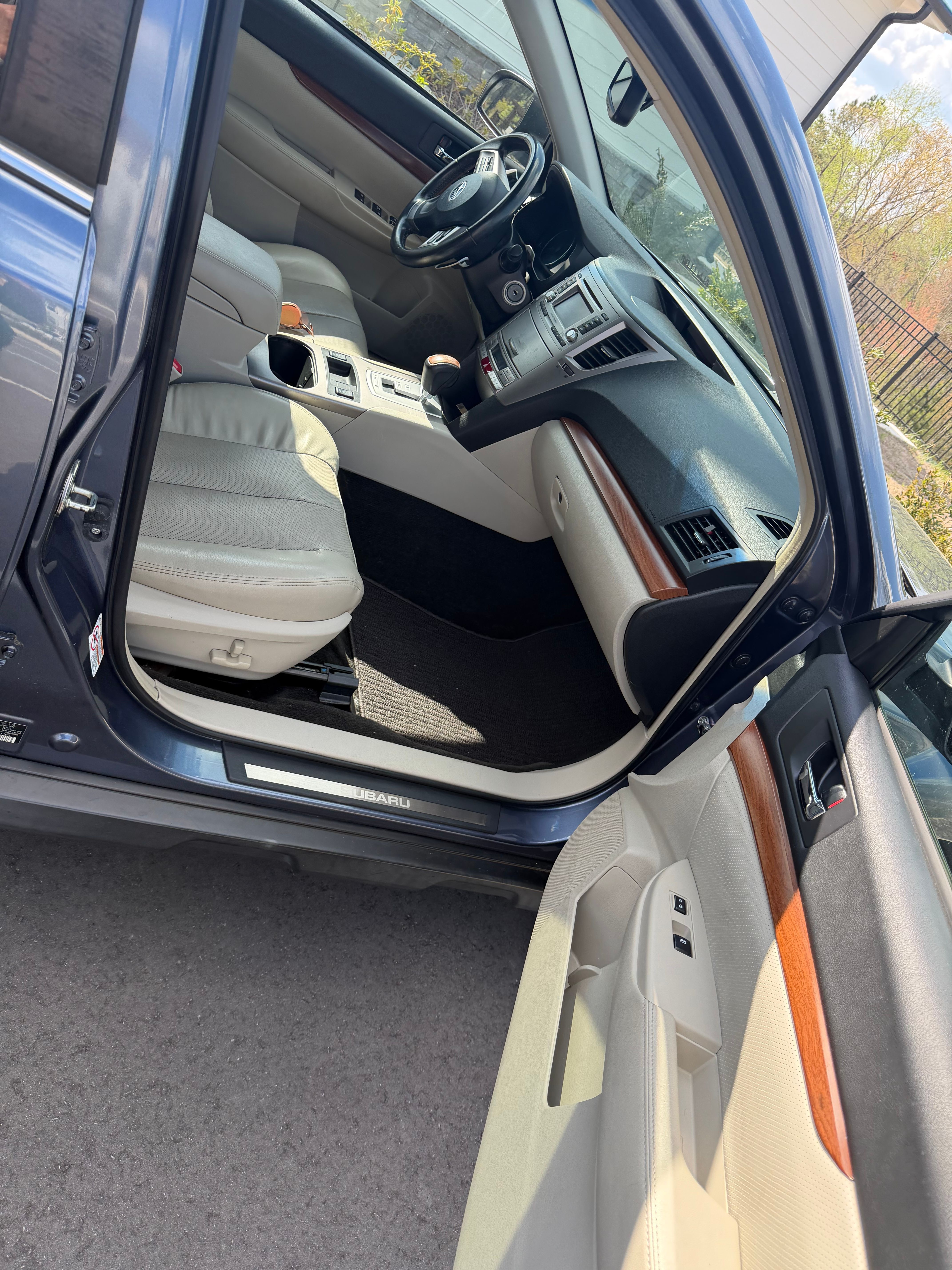 Used 2013 Subaru Outback 2.5i Limited w/ Moonroof Pkg AWD/4WD image 11