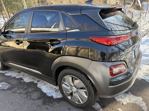 Used 2021 Hyundai Kona Limited image 2