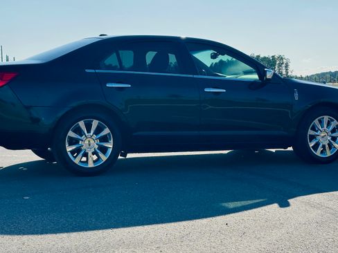 Used 2010 Lincoln MKZ image 8