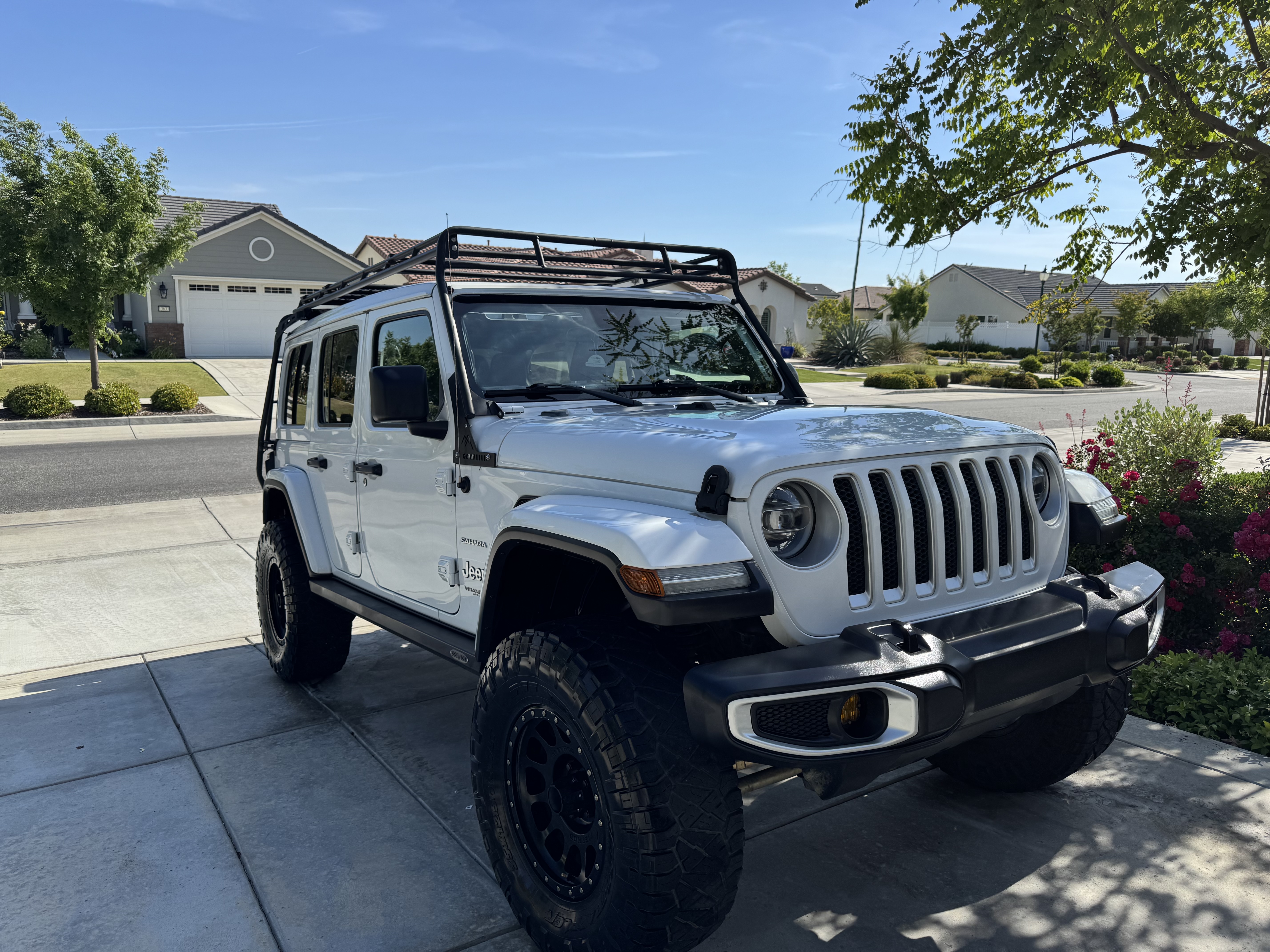 Used 2020 Jeep Wrangler Unlimited Sahara w/ LED Lighting Group AWD/4WD image 1