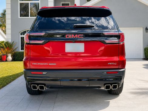 Used 2025 GMC Acadia AT4 w/ Luxury Package AWD/4WD image 5