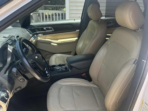 Used 2017 Ford Explorer Limited image 9