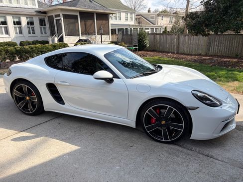 Used 2018 Porsche 718 Cayman S RWD image 1