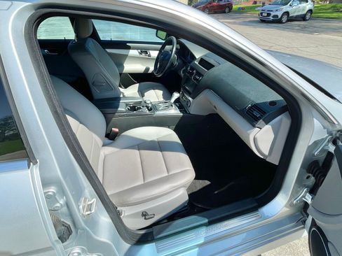 Used 2008 Mercedes-Benz C 300 Sedan image 9