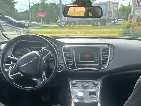 Used 2016 Chrysler 200 Limited FWD image 11