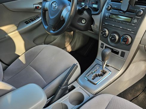 Used 2011 Toyota Corolla LE image 10