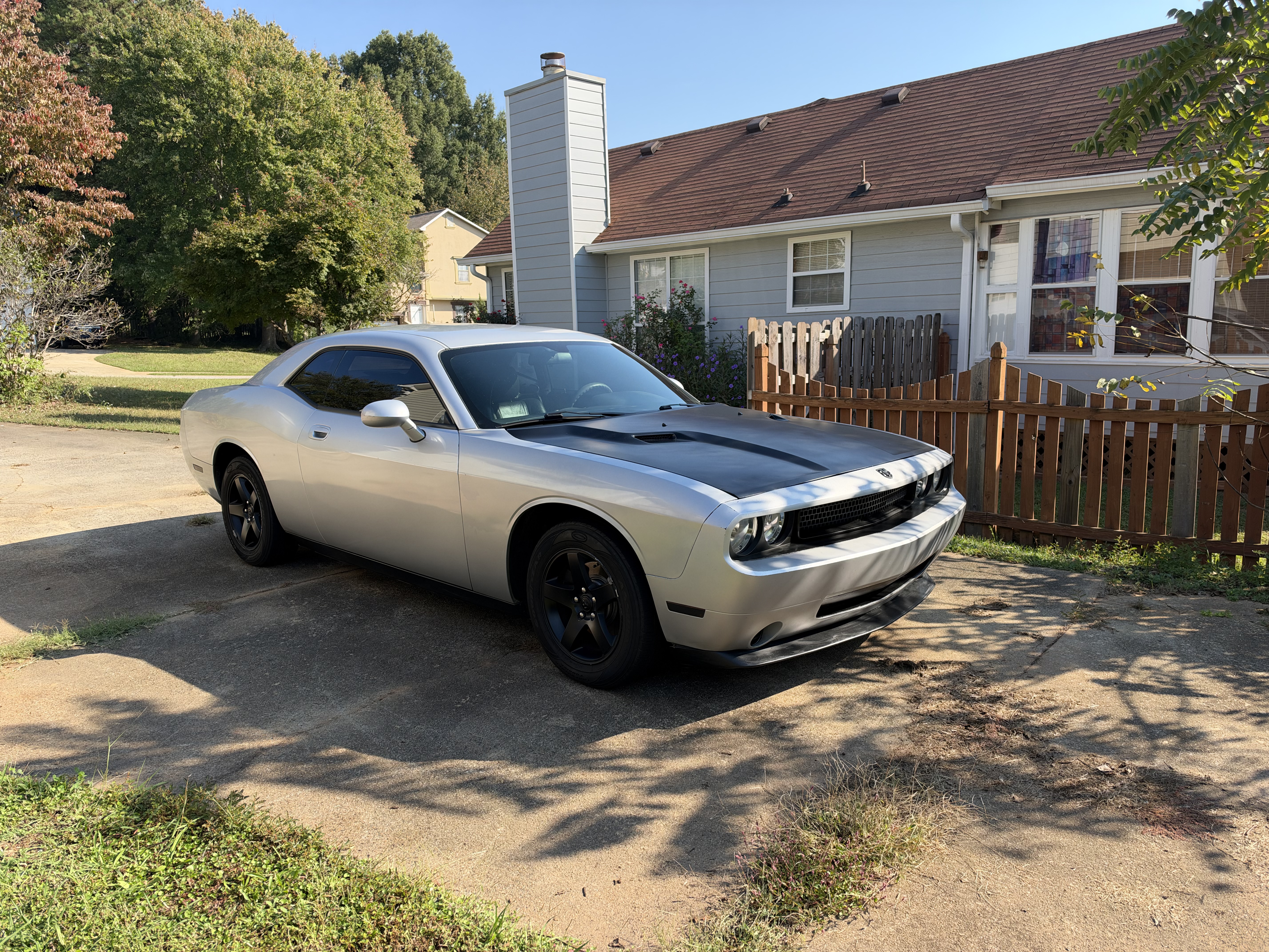 Used 2010 Dodge Challenger SE RWD image 1