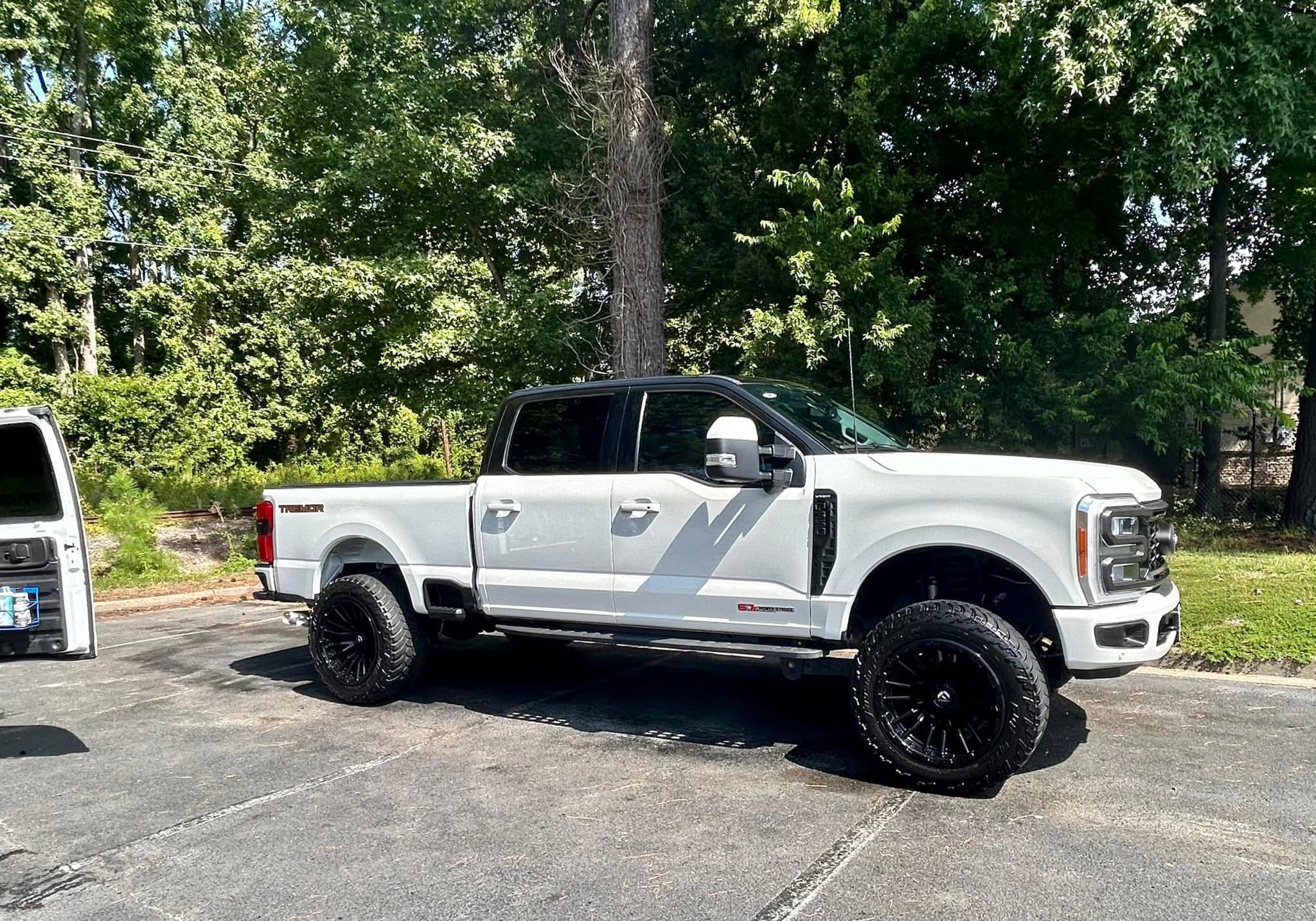 Used 2023 Ford F350 Lariat w/ Lariat Ultimate Package AWD/4WD image 6