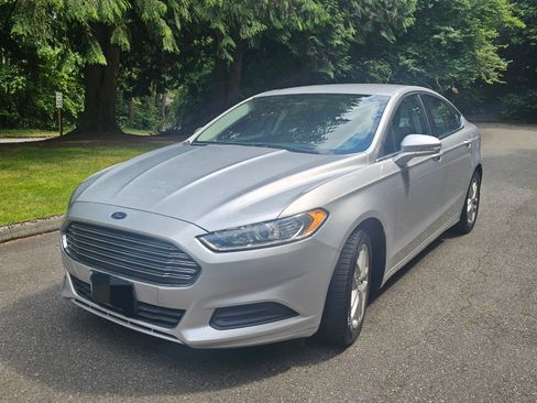 Used 2014 Ford Fusion SE image 1