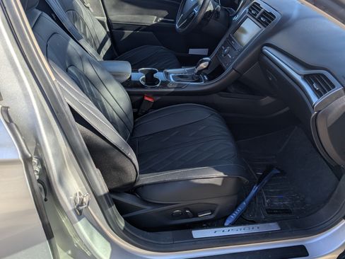 Used 2016 Ford Fusion Titanium image 2