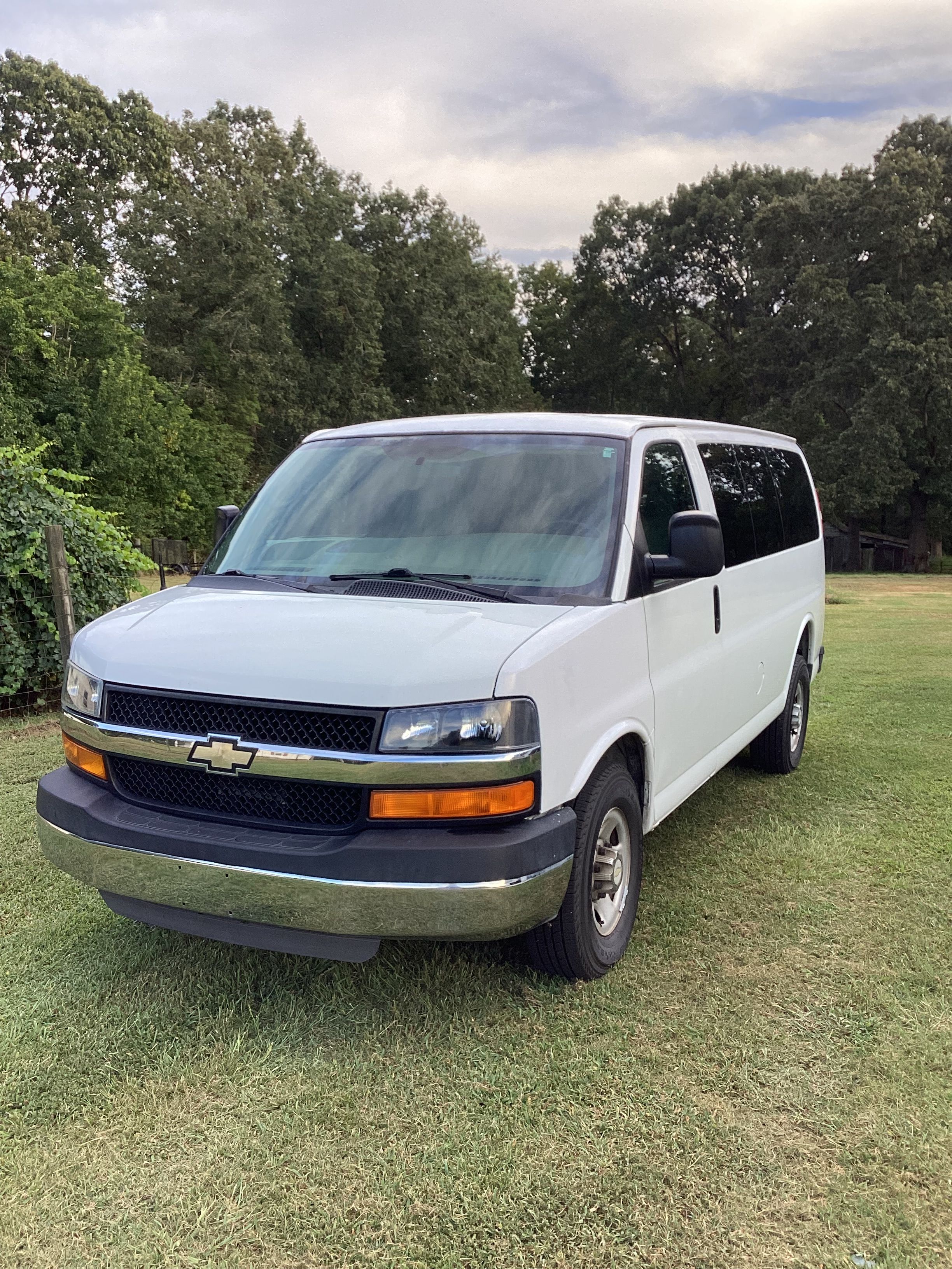 Used 2010 Chevrolet Express 3500 LT w/ LT Preferred Equipment Group RWD image 1
