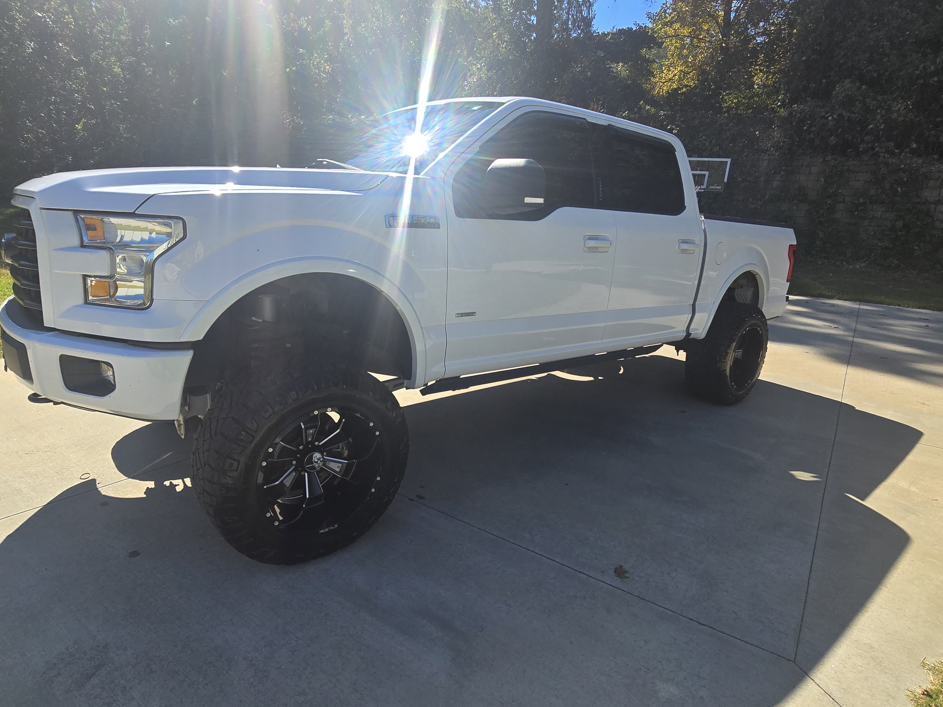 Used 2016 Ford F150 XLT w/ Equipment Group 302A Luxury AWD/4WD image 2