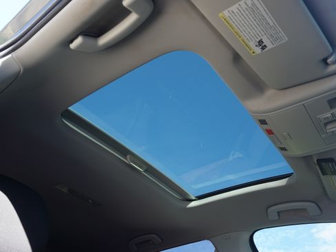 Used 2016 Volkswagen Golf S image 10