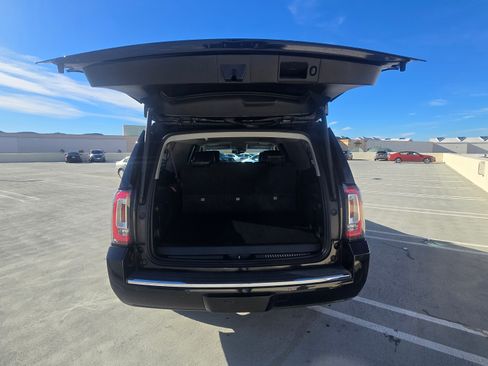 Used 2017 GMC Yukon XL Denali image 9