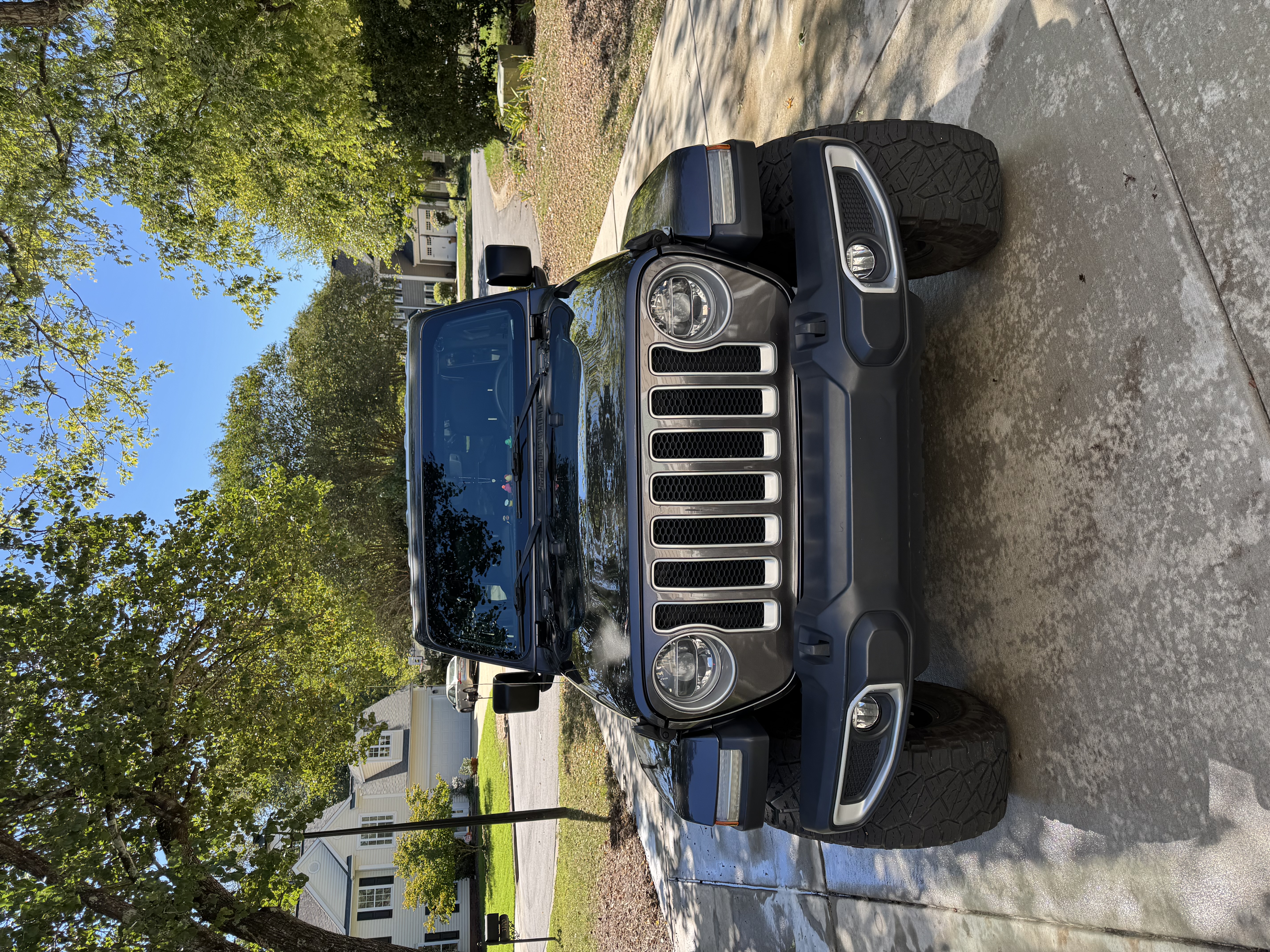 Used 2018 Jeep Wrangler Unlimited Sahara w/ Dual Top Group AWD/4WD image 5