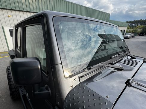 Used 2016 Jeep Wrangler Unlimited Rubicon image 8