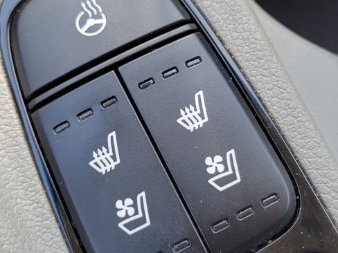 Used 2017 Kia Niro Touring w/ Advanced Technology Package image 26