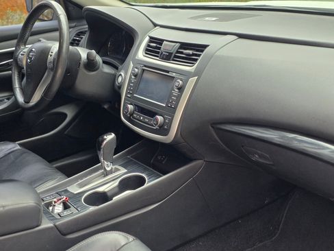 Used 2017 Nissan Altima 2.5 SL w/ 2.5 Technology Package image 8