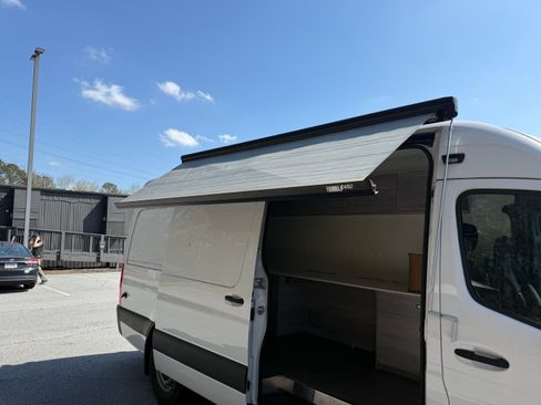 Used 2021 Mercedes-Benz Sprinter 2500 image 2