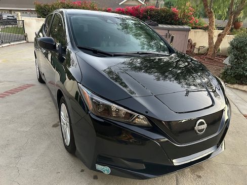 Used 2025 Nissan Leaf S image 14
