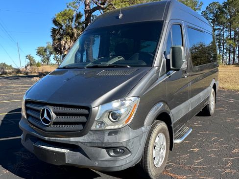 Used 2018 Mercedes-Benz Sprinter 2500 image 4