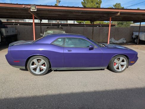 Used 2010 Dodge Challenger SRT8 w/ Plum Crazy Group image 4