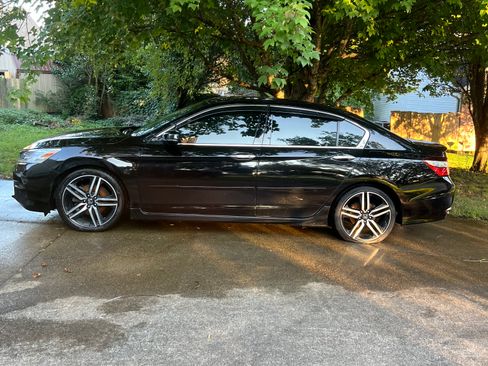 Used 2016 Honda Accord Touring image 1