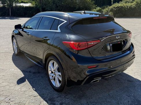 Used 2018 INFINITI QX30 w/ Navigation Package image 6