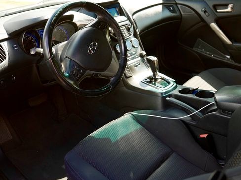 Used 2015 Hyundai Genesis 3.8 RWD image 8