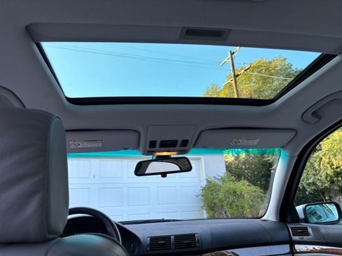 Used 2001 BMW 540i Sedan image 17