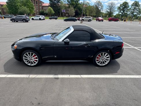 Used 2020 FIAT 124 Spider Lusso w/ Convenience Group RWD image 2