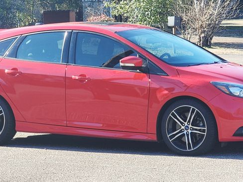 Used 2014 Ford Focus ST w/ Equipment Group 202A image 5