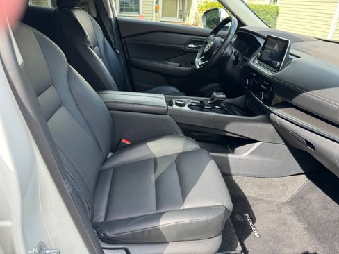 Used 2023 Nissan Rogue SV w/ SV Premium Package image 13